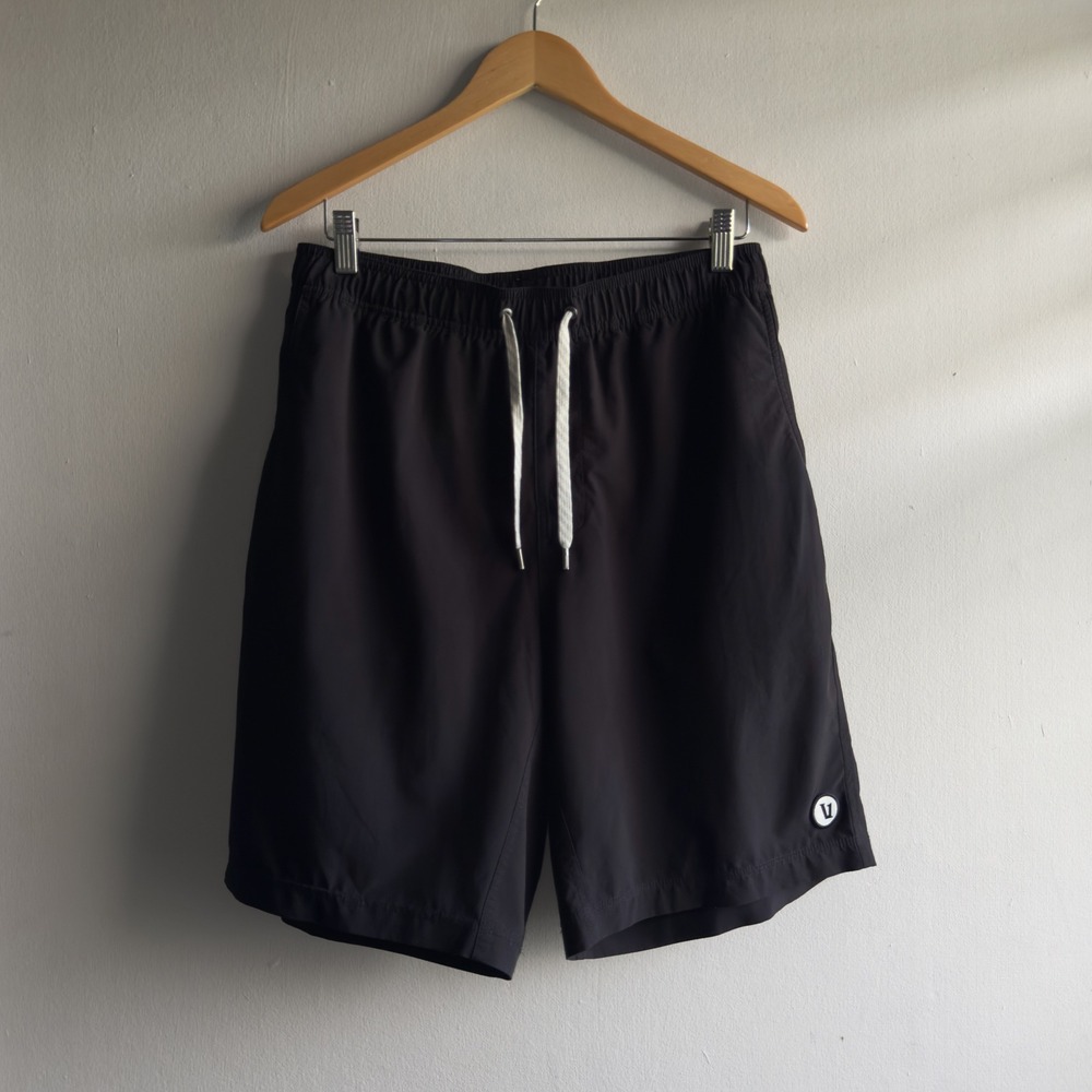 Vuori Kore Shorts Mens Large Black 7.5 Inseam Athletic Training Gym Gorpcore